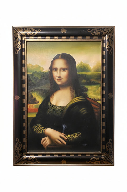 Framed painting of Mona Lisa with a decorative frame.