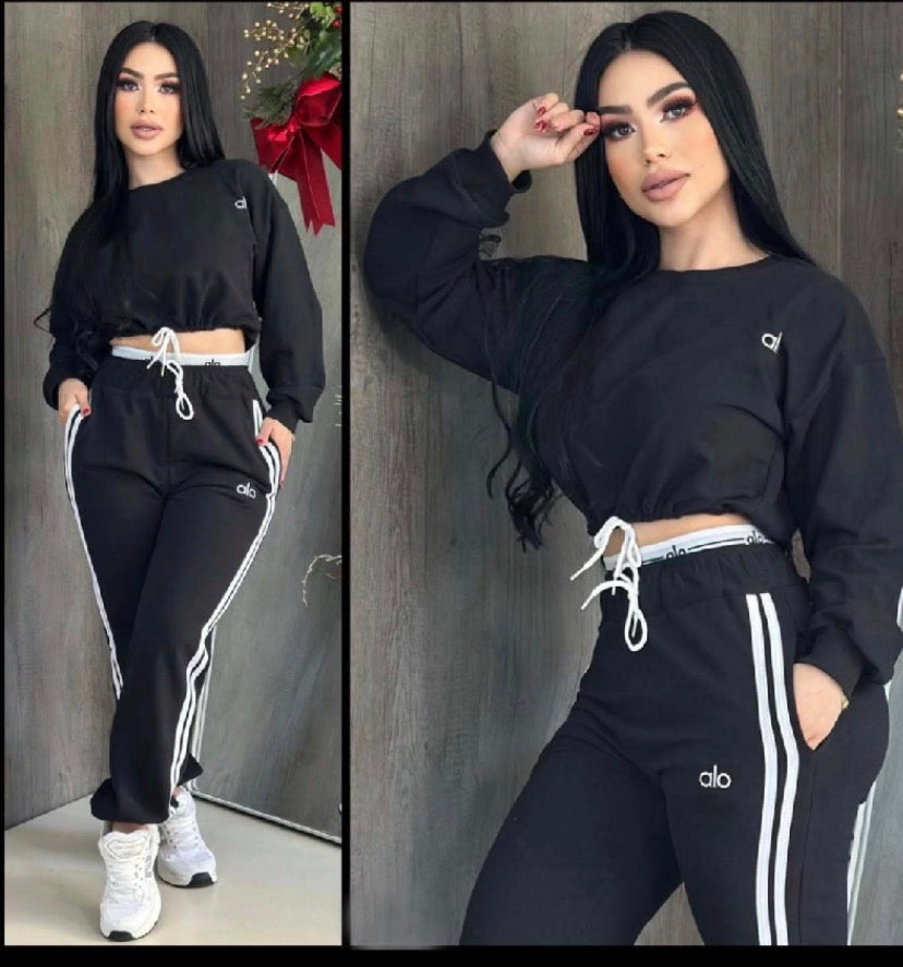 Chic Black Cropped Lounge Set